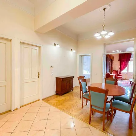 דירה Spacious Retreat By Puskas Arena *