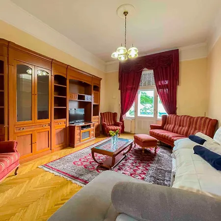 Spacious Retreat By Puskas Arena